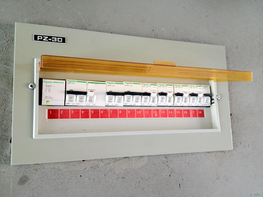 请问该照明配电箱系统图中,各字符的含义是什么?